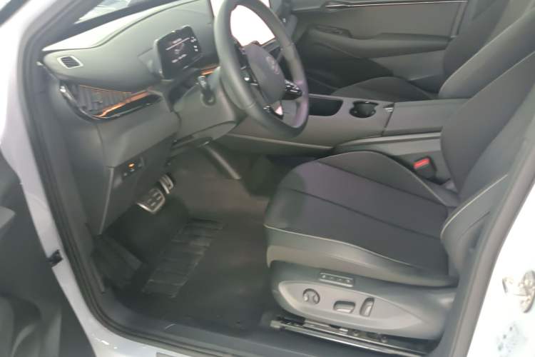 Used Volkswagen ID.UNYX 2024 Pro Long-Range Version Left Front Seat