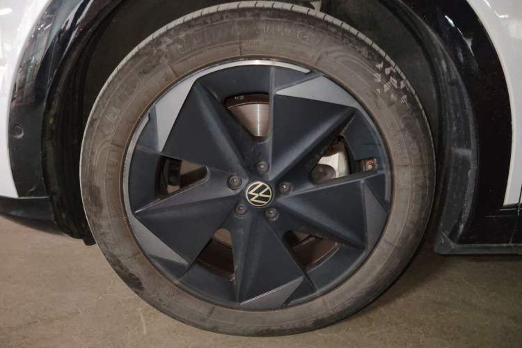 Used Volkswagen ID.UNYX 2024 Pro Long-Range Version Left Front Wheel Hub