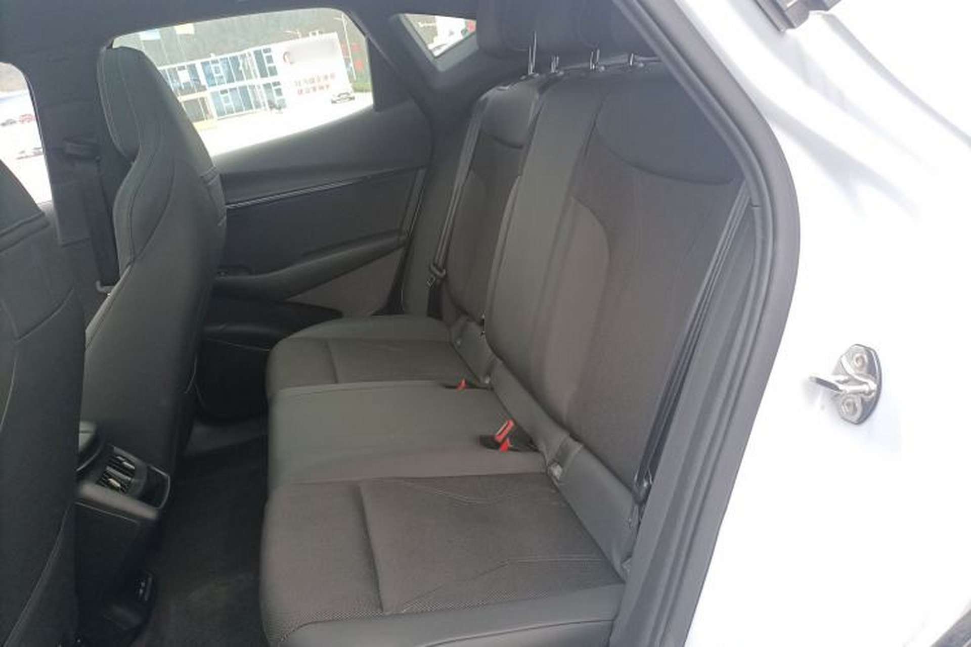 Used Volkswagen ID.UNYX 2024 Pro Long-Range Version Left Rear Seat