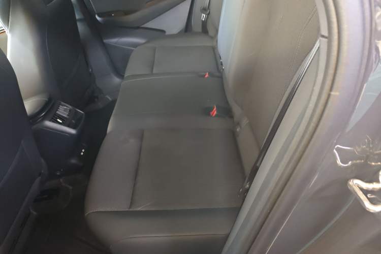 Used Volkswagen ID.UNYX 2024 Pro Long-Range Version Left Rear Seat