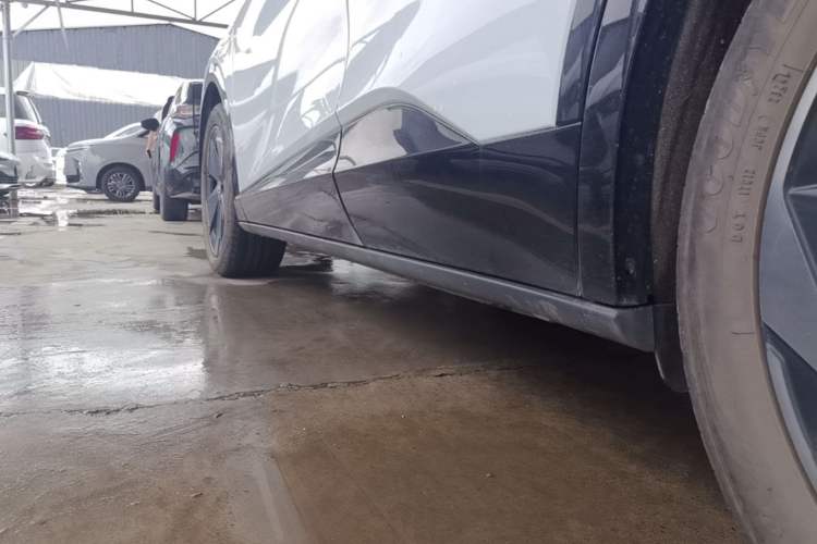 Used Volkswagen ID.UNYX 2024 Ultra Long-Range Version Left Side Sill