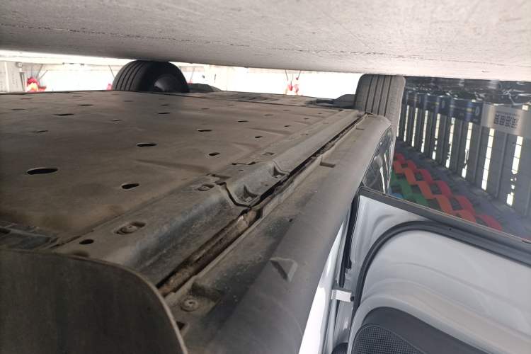 Used Volkswagen ID.UNYX 2024 Pro Long-Range Version Left Side Sill