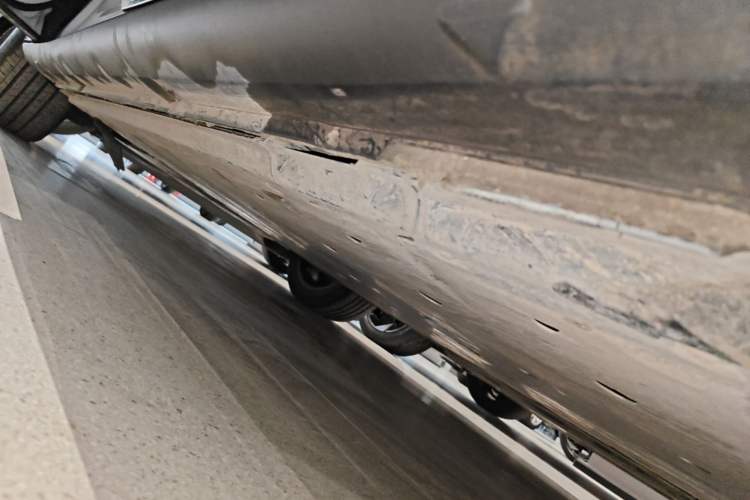 Used Volkswagen ID.UNYX 2024 Pro Long-Range Version Left Side Sill