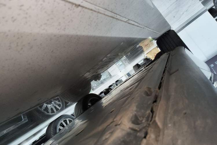 Used Volkswagen ID.UNYX 2024 Ultra Long-Range Version Left Side Sill