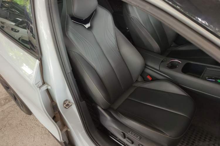 Used Volkswagen ID.UNYX 2024 Revised Ultra Long-Range Version Right Front Seat
