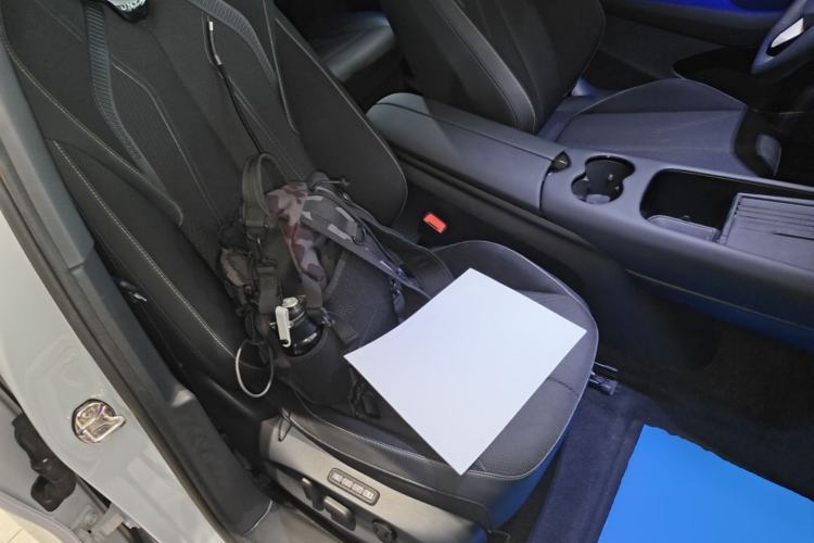 Used Volkswagen ID.UNYX 2024 Pro Long-Range Version Right Front Seat