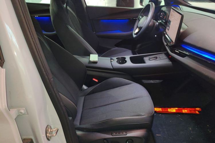 Used Volkswagen ID.UNYX 2024 Pro Long-Range Version Right Front Seat