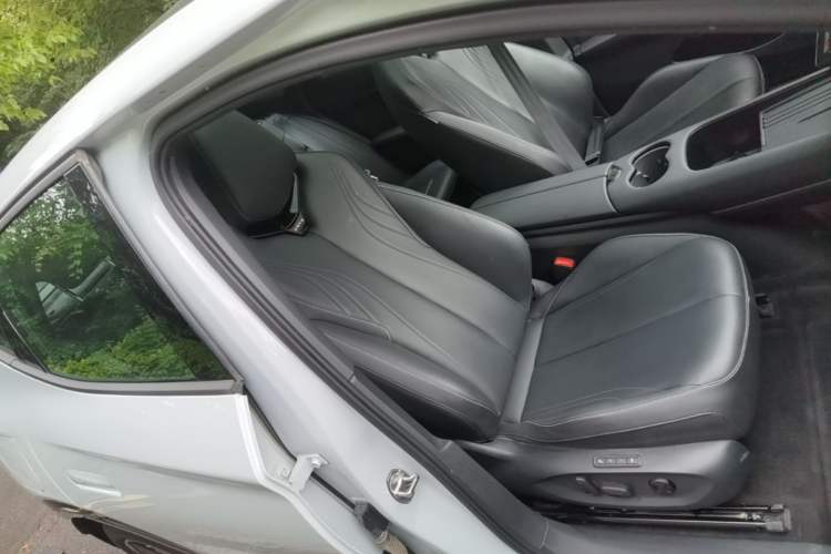 Used Volkswagen ID.UNYX 2024 Ultra Long-Range Version Right Front Seat