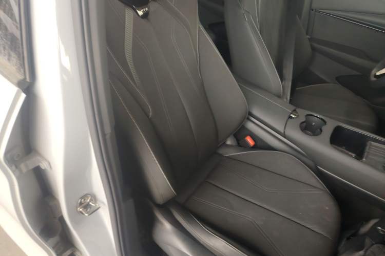 Used Volkswagen ID.UNYX 2024 Pro Long-Range Version Right Front Seat