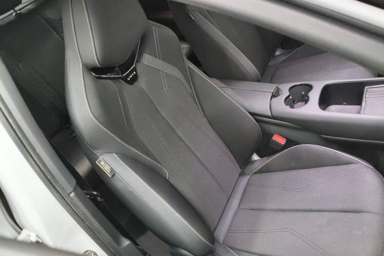 Used Volkswagen ID.UNYX 2024 Ultra Long-Range Version Right Front Seat