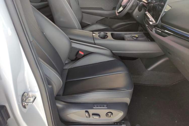 Used Volkswagen ID.UNYX 2024 Ultra Long-Range Version Right Front Seat