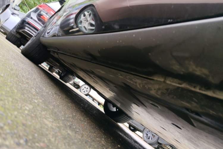 Used Volkswagen ID.UNYX 2024 Ultra Long-Range Version Right Side Sill