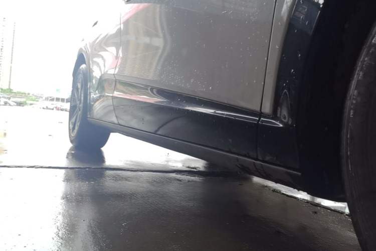 Used Volkswagen ID.UNYX 2024 Ultra Long-Range Version Right Side Sill