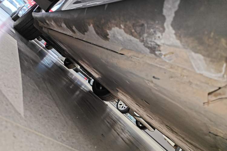 Used Volkswagen ID.UNYX 2024 Pro Long-Range Version Right Side Sill