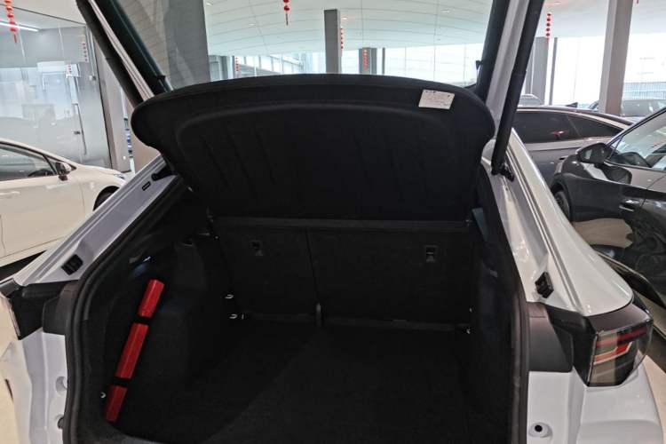 Used Volkswagen ID.UNYX 2024 Pro Long-Range Version Trunk