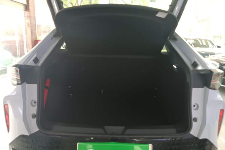 Used Volkswagen ID.UNYX 2024 Pro Long-Range Version Trunk