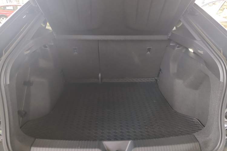 Used Volkswagen ID.UNYX 2024 Pro Long-Range Version Trunk