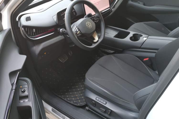 Used Volkswagen ID.UNYX 2024 Pro Long-Range Version Driver Seat