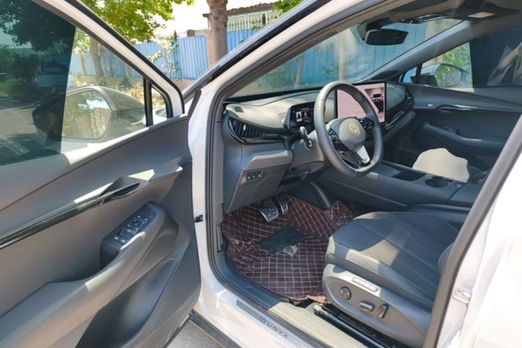 Used Volkswagen ID.UNYX 2024 Revised Pro Long-Range Version Driver Seat