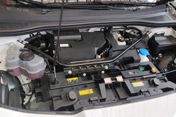 Used Volkswagen ID.UNYX 2024 Pro Long-Range Version Engine Bay