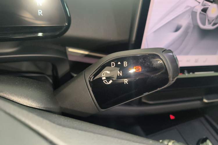 Used Volkswagen ID.UNYX 2024 Pro Long-Range Version Gear Lever