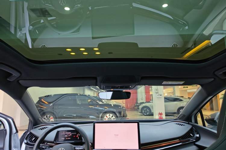 Used Volkswagen ID.UNYX 2024 Revised Pro Long-Range Version Headliner