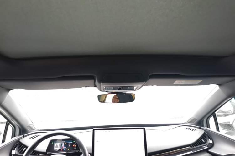 Used Volkswagen ID.UNYX 2024 Revised Pro Long-Range Version Headliner