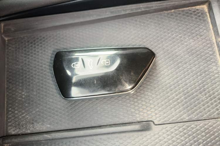 Used Volkswagen ID.UNYX 2024 Revised Pro Long-Range Version Interior 1