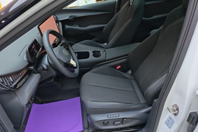 Used Volkswagen ID.UNYX 2024 Revised Pro Long-Range Version Left Front Seat