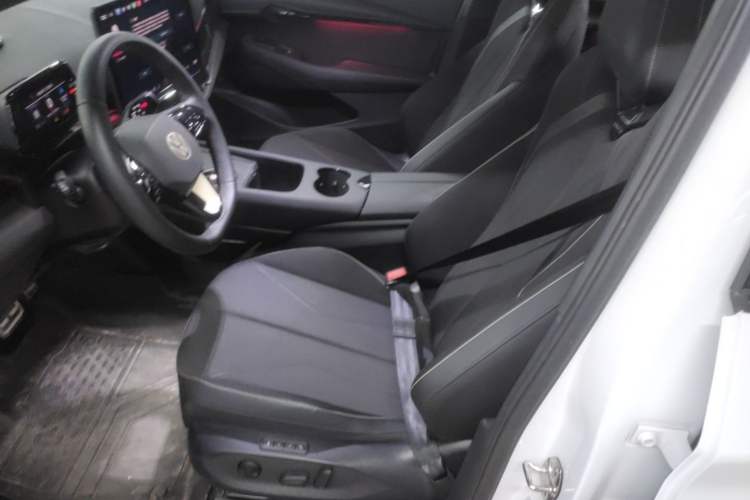 Used Volkswagen ID.UNYX 2024 Revised Pro Long-Range Version Left Front Seat