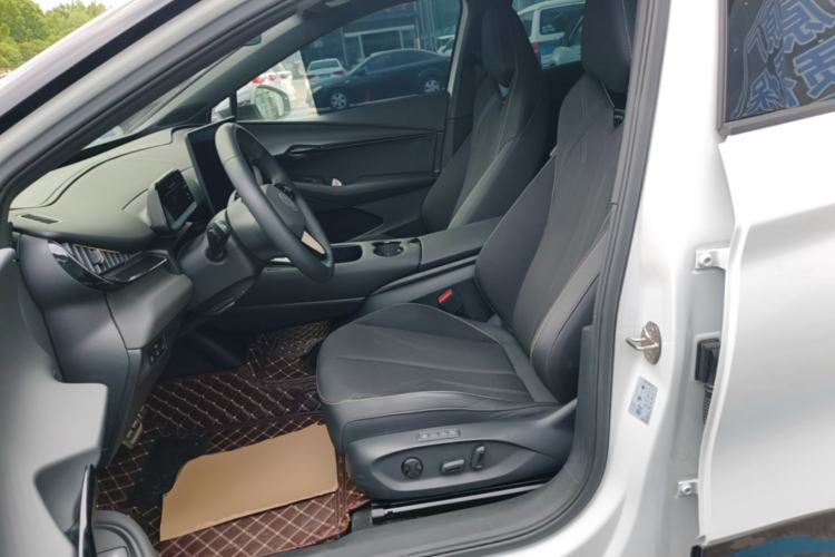 Used Volkswagen ID.UNYX 2024 Revised Pro Long-Range Version Left Front Seat