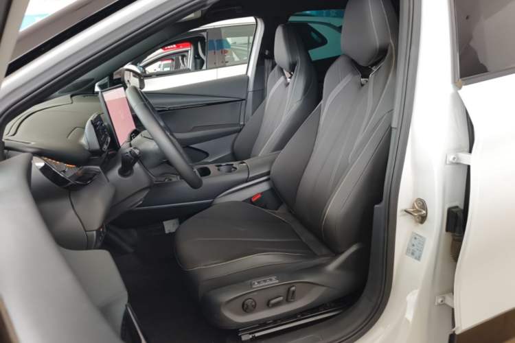 Used Volkswagen ID.UNYX 2024 Revised Pro Long-Range Version Left Front Seat