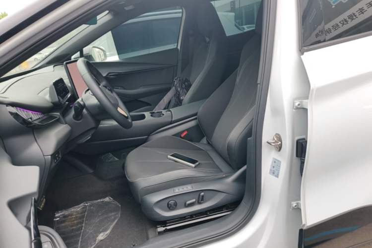 Used Volkswagen ID.UNYX 2024 Revised Pro Long-Range Version Left Front Seat