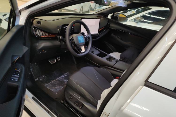 Used Volkswagen ID.UNYX 2024 Revised Pro Long-Range Version Left Front Seat