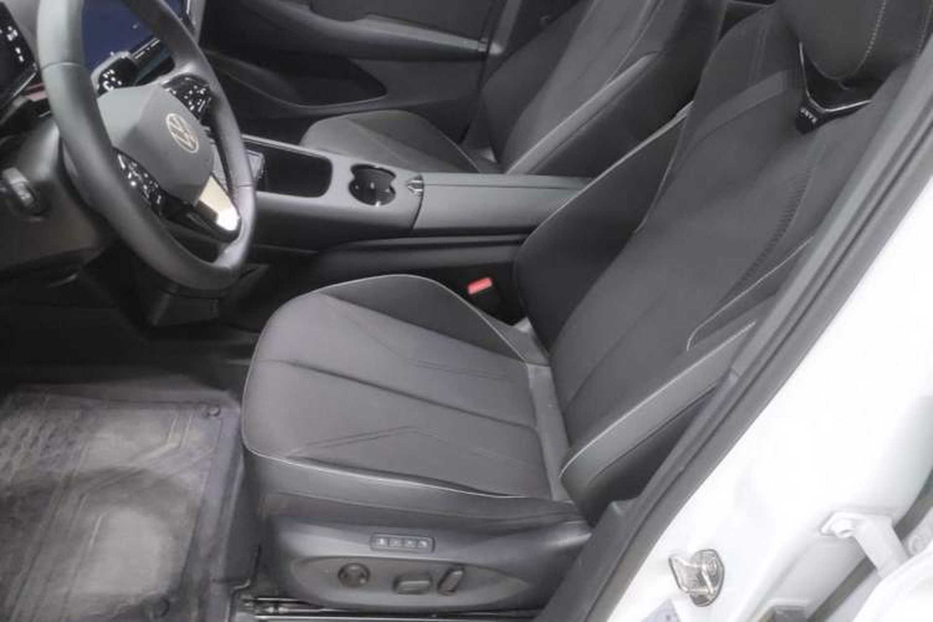 Used Volkswagen ID.UNYX 2024 Revised Pro Long-Range Version Left Front Seat