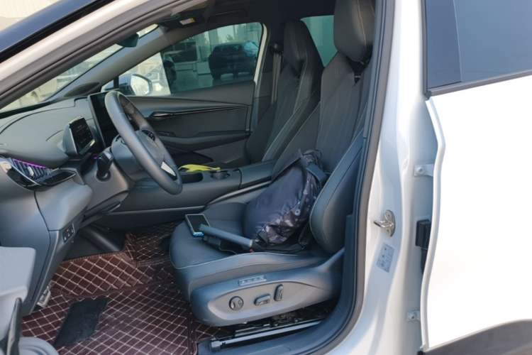 Used Volkswagen ID.UNYX 2024 Revised Pro Long-Range Version Left Front Seat