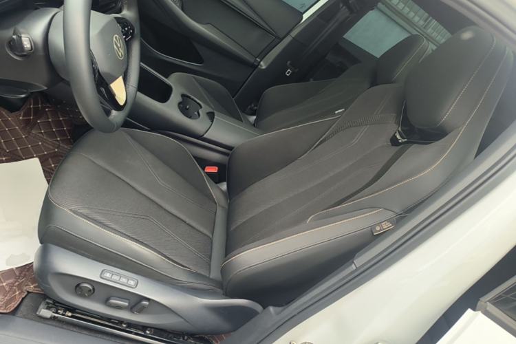 Used Volkswagen ID.UNYX 2024 Revised Pro Long-Range Version Left Front Seat