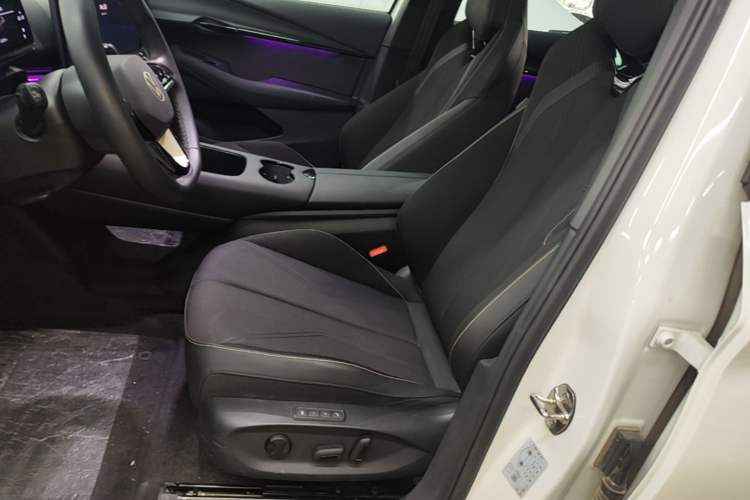 Used Volkswagen ID.UNYX 2024 Revised Pro Long-Range Version Left Front Seat