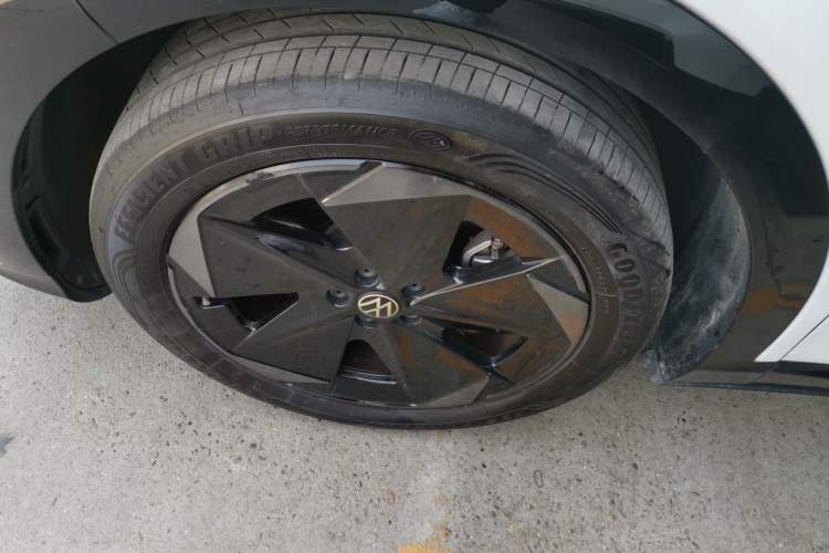 Used Volkswagen ID.UNYX 2024 Pro Long-Range Version Left Front Wheel Hub