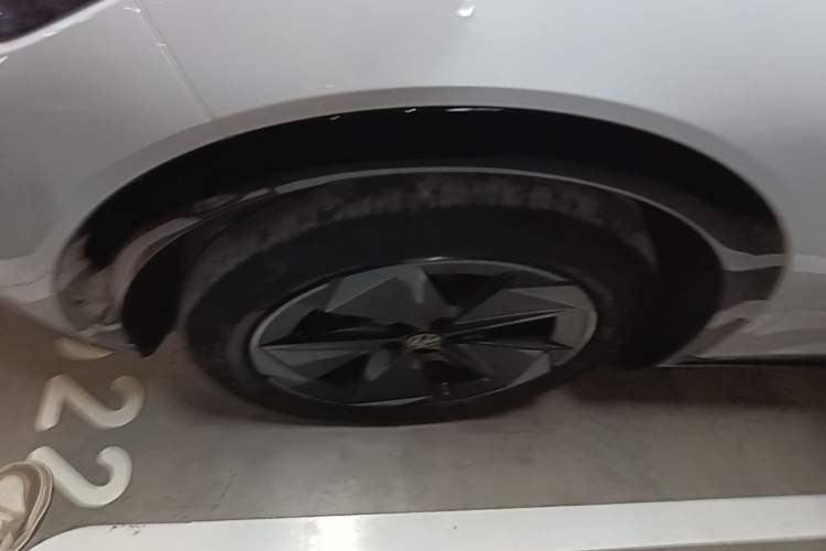 Used Volkswagen ID.UNYX 2024 Revised Pro Long-Range Version Left Front Wheel Hub