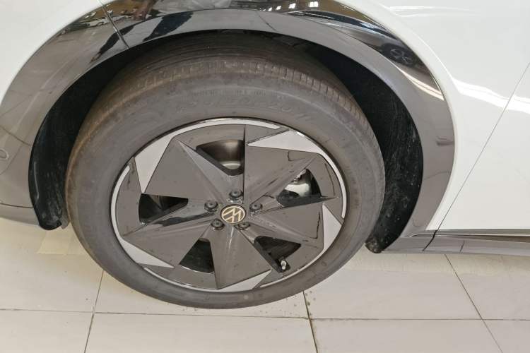 Used Volkswagen ID.UNYX  Left Front Wheel Hub