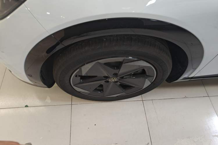 Used Volkswagen ID.UNYX 2024 Revised Pro Long-Range Version Left Front Wheel Hub