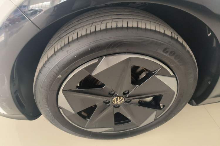 Used Volkswagen ID.UNYX 2024 Pro Long-Range Version Left Front Wheel Hub