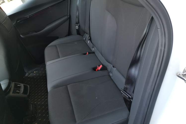 Used Volkswagen ID.UNYX 2024 Pro Long-Range Version Left Rear Seat