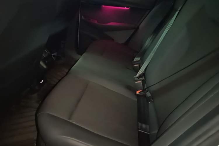 Used Volkswagen ID.UNYX 2024 Revised Pro Long-Range Version Left Rear Seat