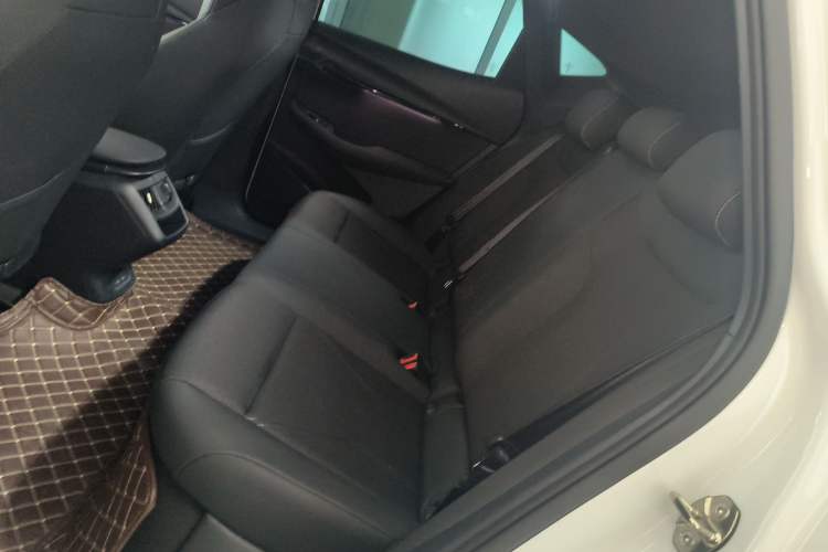 Used Volkswagen ID.UNYX 2024 Pro Long-Range Version Left Rear Seat