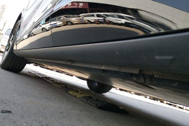 Used Volkswagen ID.UNYX 2024 Pro Long-Range Version Left Side Sill