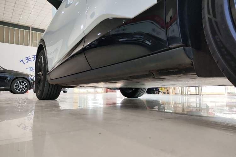 Used Volkswagen ID.UNYX 2024 Revised Ultra Long-Range Version Left Side Sill