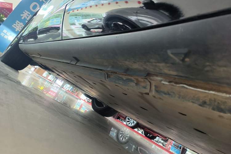 Used Volkswagen ID.UNYX 2024 Revised Pro Long-Range Version Left Side Sill
