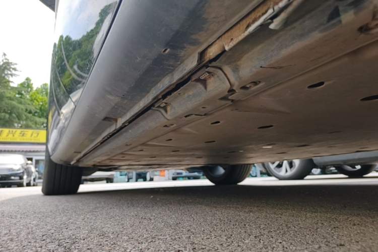 Used Volkswagen ID.UNYX 2024 Revised Pro Long-Range Version Left Side Sill